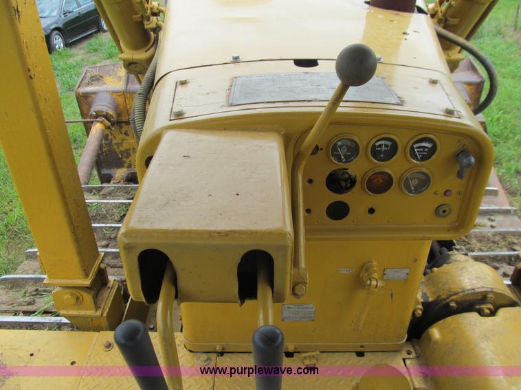 image for item E4937 1968 Caterpillar D9G dozer
