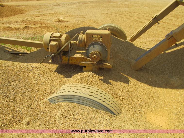 image for item E4953 1993 Don's Repair portable radial stacking conveyor