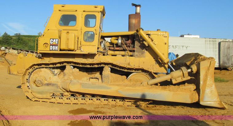 image for item E4959 1975 Caterpillar D9H dozer