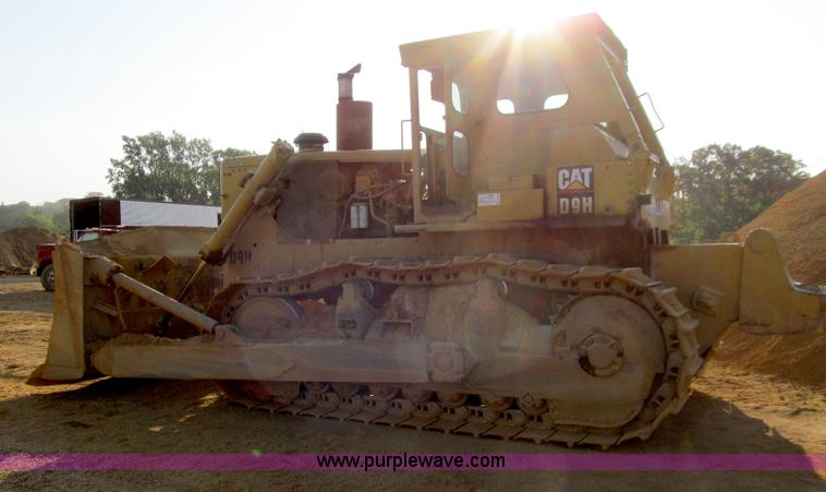 image for item E4959 1975 Caterpillar D9H dozer