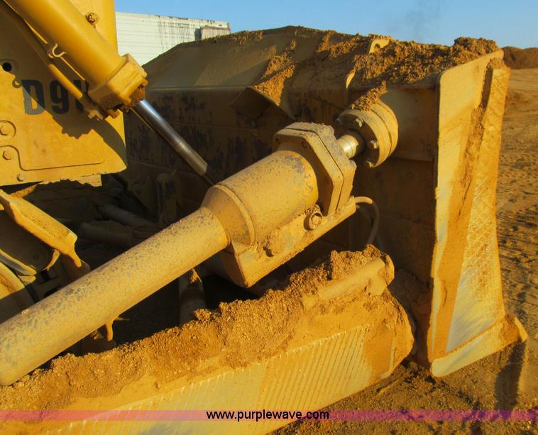 image for item E4959 1975 Caterpillar D9H dozer