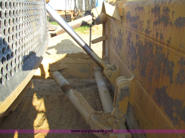 image for item E4959 1975 Caterpillar D9H dozer