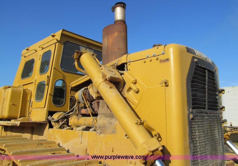 image for item E4959 1975 Caterpillar D9H dozer