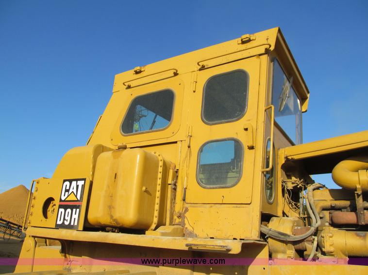 image for item E4959 1975 Caterpillar D9H dozer