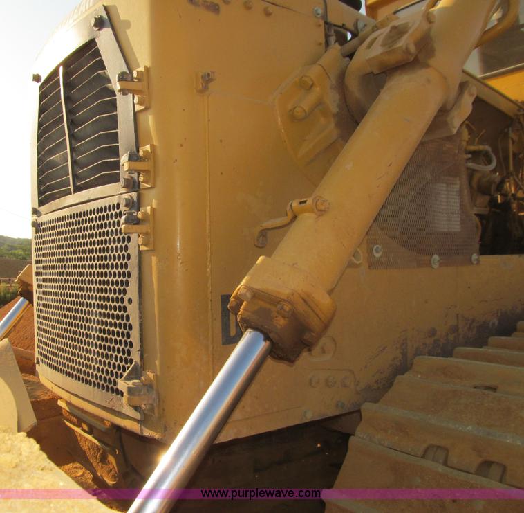 image for item E4959 1975 Caterpillar D9H dozer