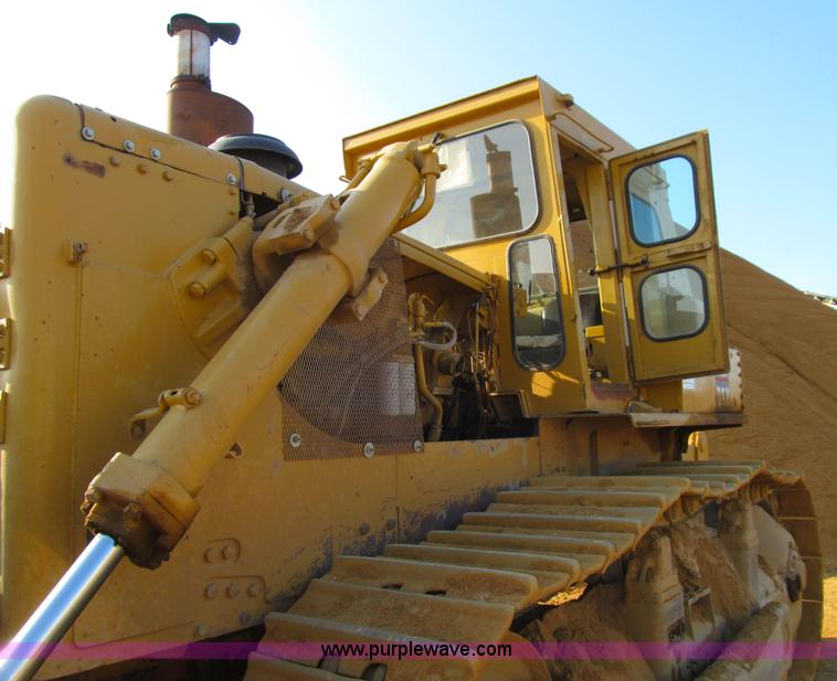 image for item E4959 1975 Caterpillar D9H dozer