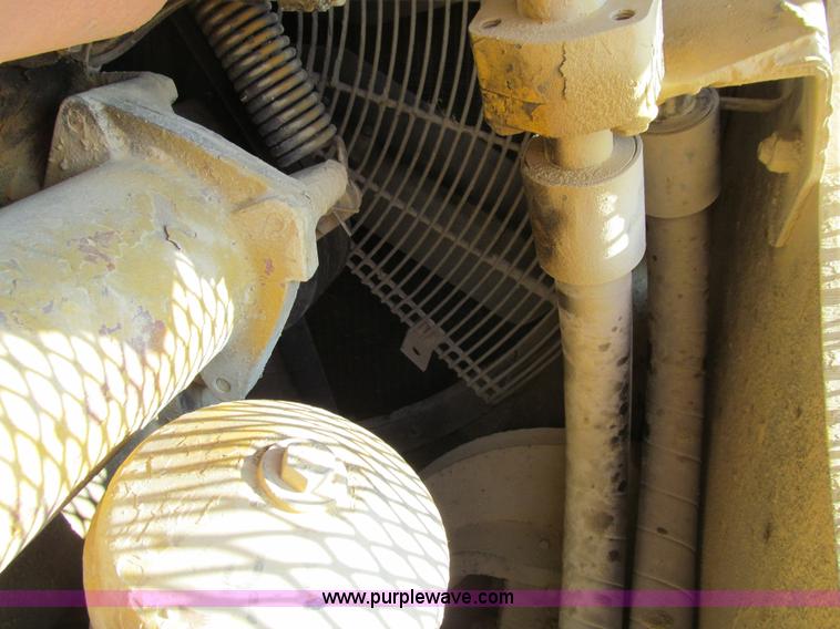 image for item E4959 1975 Caterpillar D9H dozer