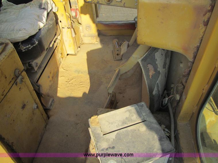image for item E4959 1975 Caterpillar D9H dozer