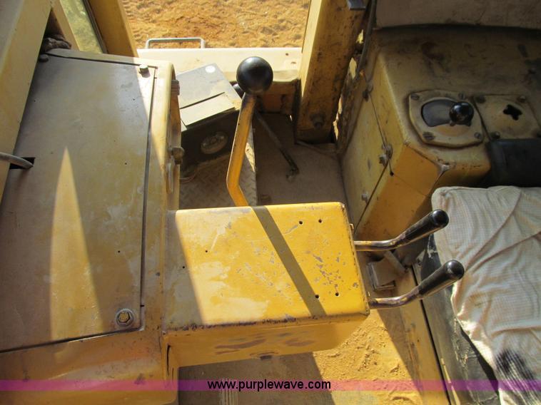 image for item E4959 1975 Caterpillar D9H dozer