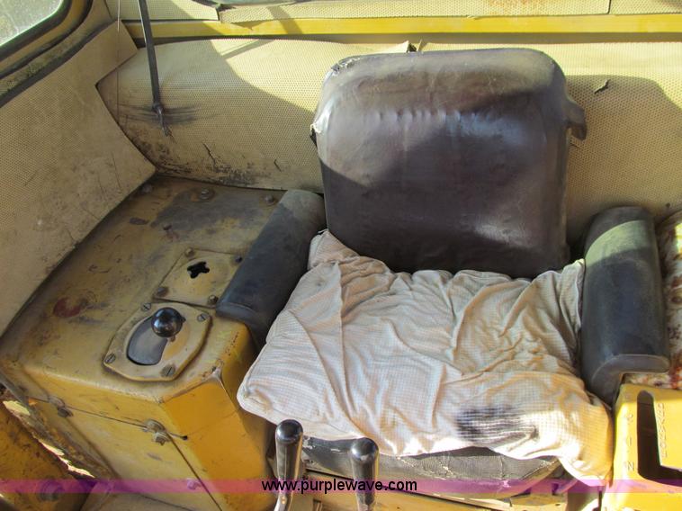 image for item E4959 1975 Caterpillar D9H dozer