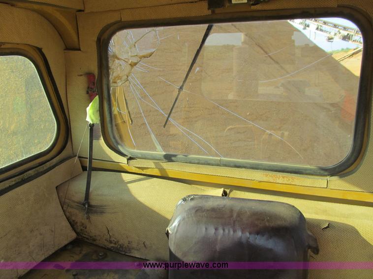 image for item E4959 1975 Caterpillar D9H dozer