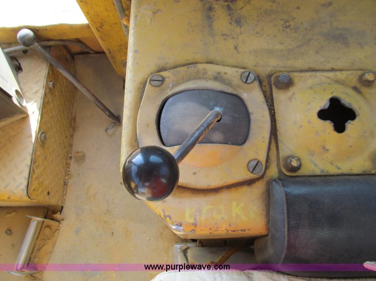 image for item E4959 1975 Caterpillar D9H dozer