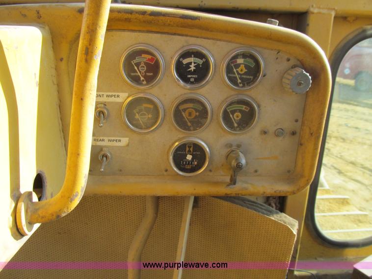image for item E4959 1975 Caterpillar D9H dozer