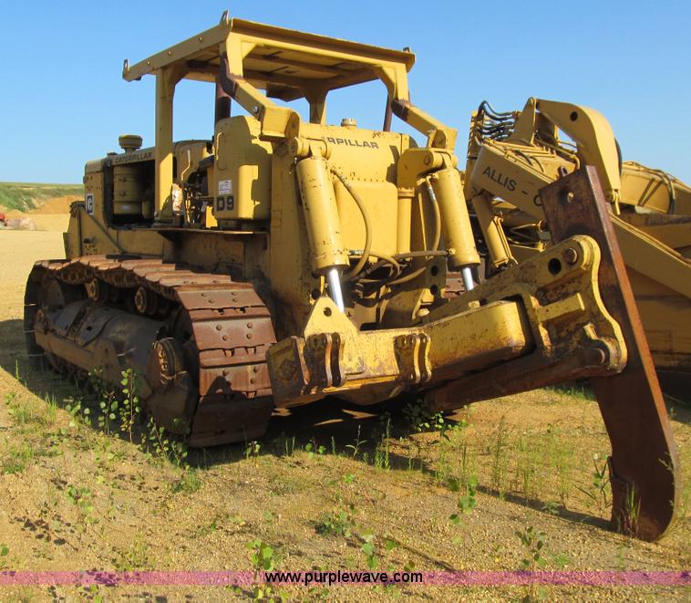 image for item E4960 1958 Caterpillar D9D dozer