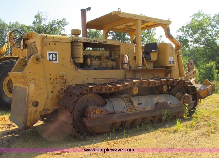 image for item E4960 1958 Caterpillar D9D dozer
