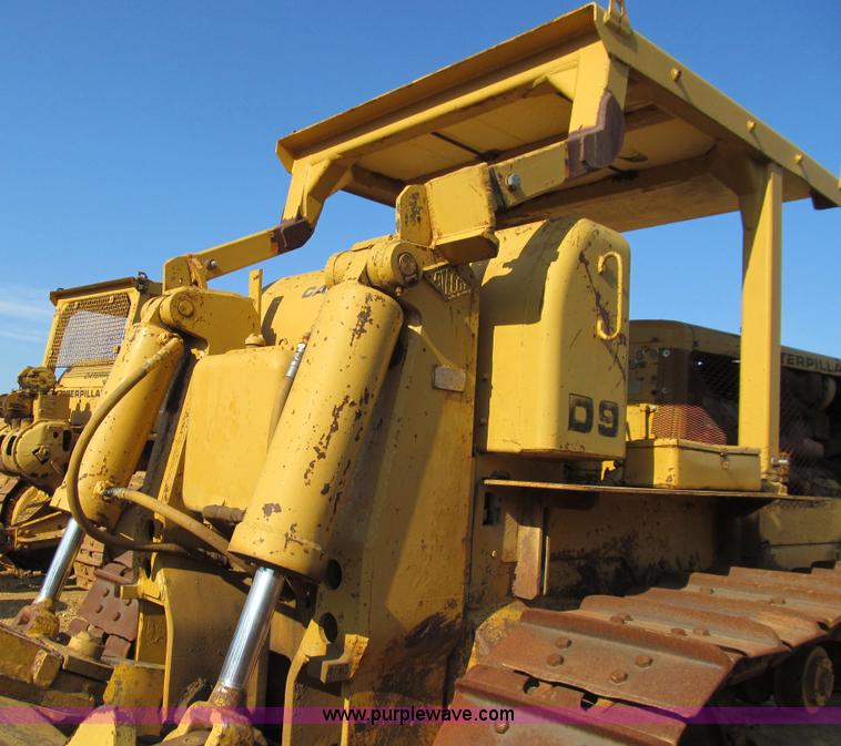 image for item E4960 1958 Caterpillar D9D dozer