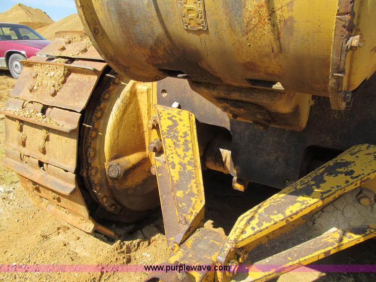 image for item E4964 1966 Caterpillar D9G dozer