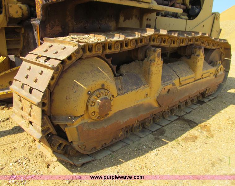 image for item E4964 1966 Caterpillar D9G dozer