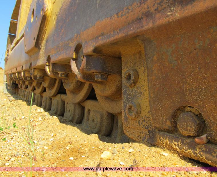 image for item E4964 1966 Caterpillar D9G dozer