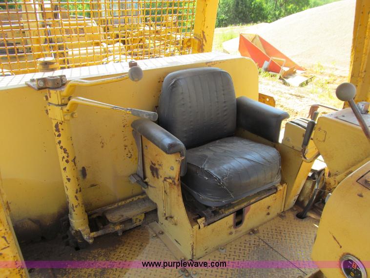 image for item E4964 1966 Caterpillar D9G dozer