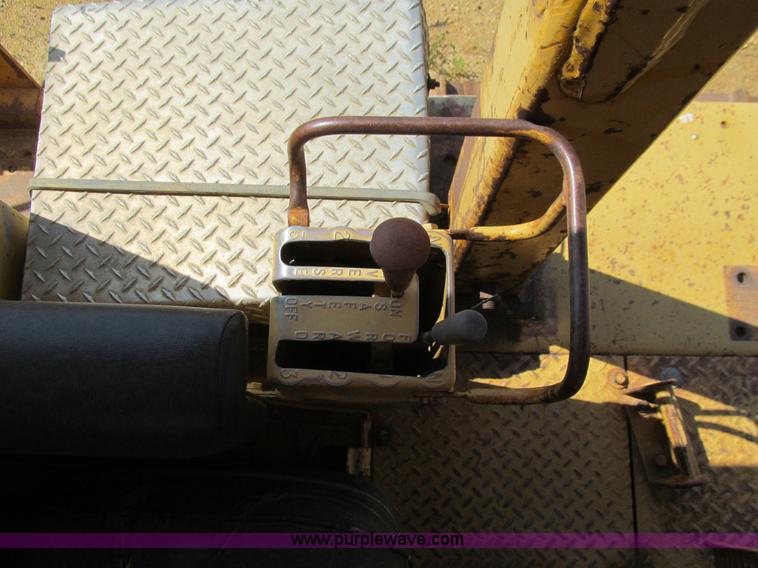 image for item E4964 1966 Caterpillar D9G dozer