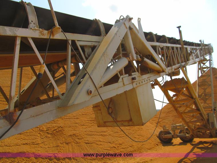 image for item E4966 Kolman 101-PE portable radial stacking conveyor