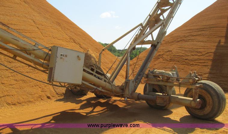 image for item E4966 Kolman 101-PE portable radial stacking conveyor