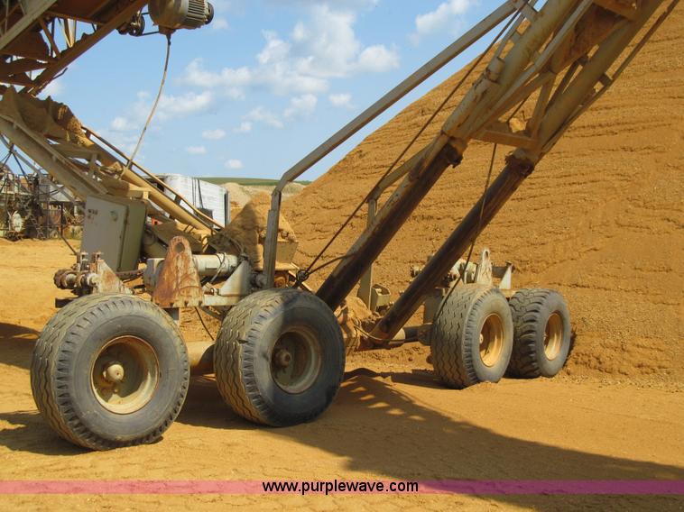 image for item E4966 Kolman 101-PE portable radial stacking conveyor