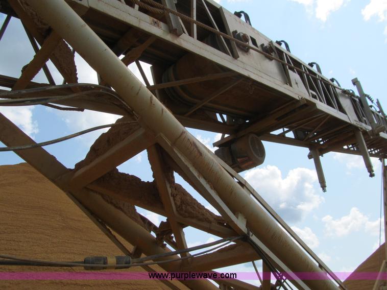 image for item E4966 Kolman 101-PE portable radial stacking conveyor