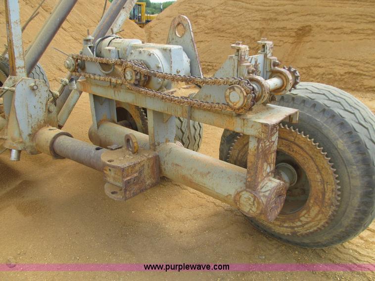 image for item E4966 Kolman 101-PE portable radial stacking conveyor