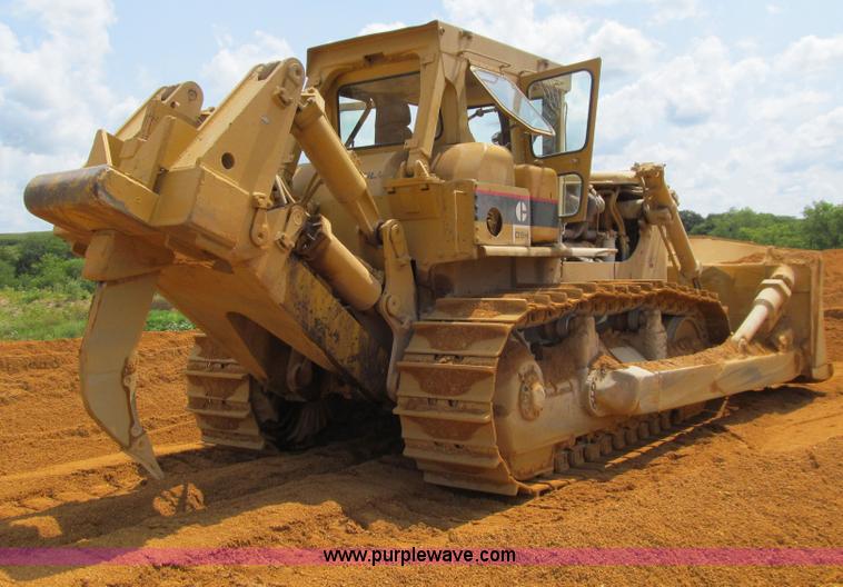 1977 Caterpillar D9H dozer in Stuart, IA Item E4967 sold Purple Wave