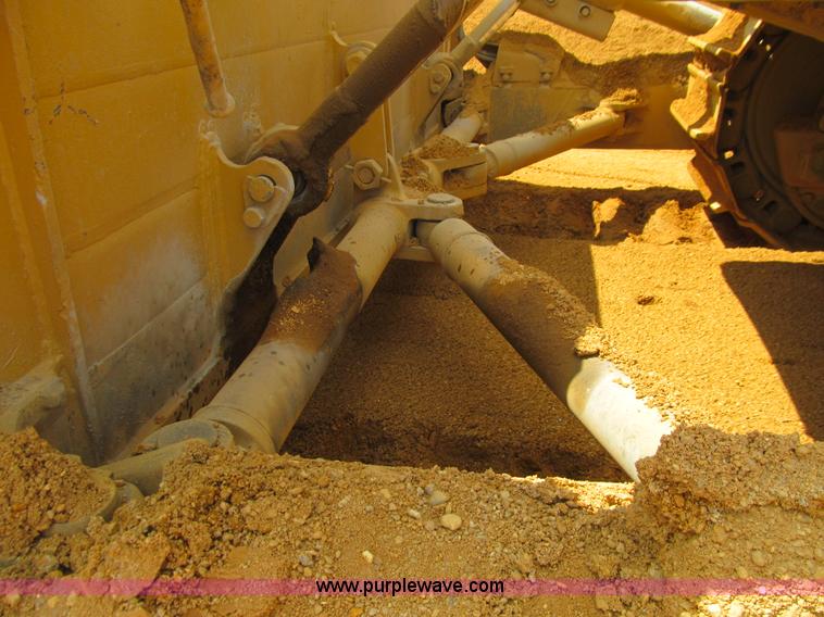 image for item E4967 1977 Caterpillar D9H dozer