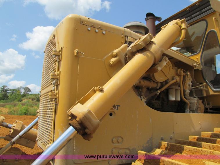 image for item E4967 1977 Caterpillar D9H dozer