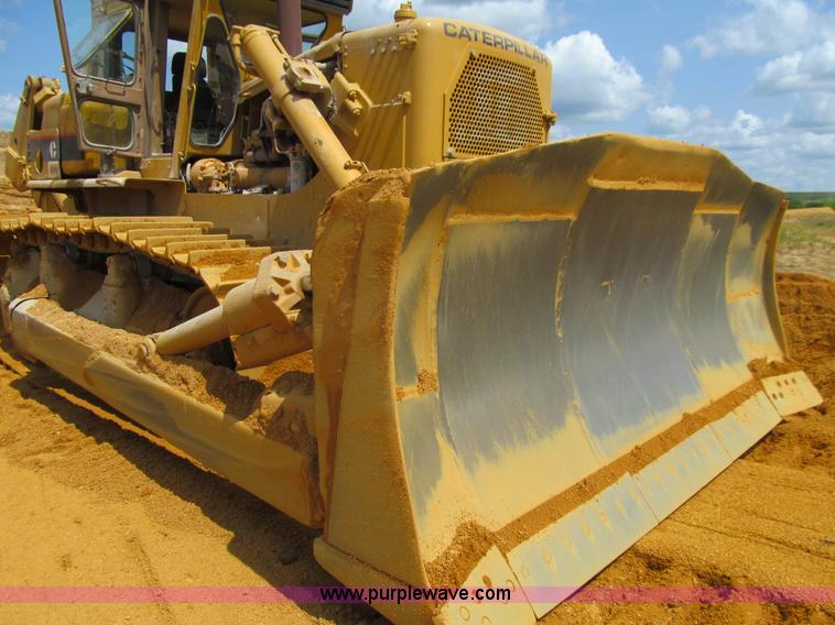 image for item E4967 1977 Caterpillar D9H dozer