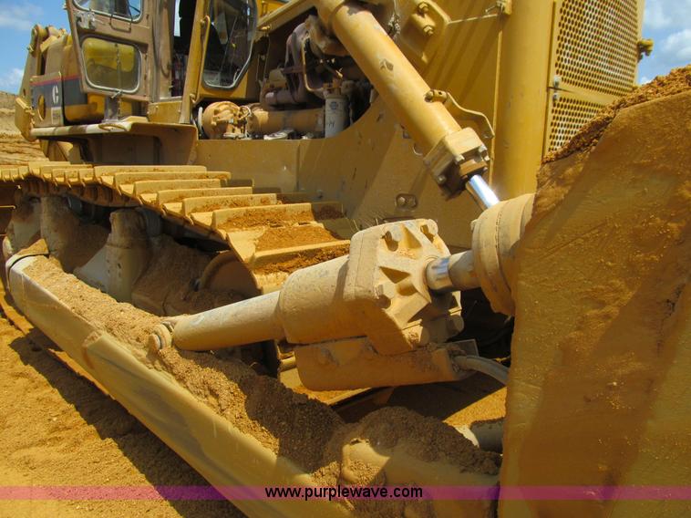 image for item E4967 1977 Caterpillar D9H dozer