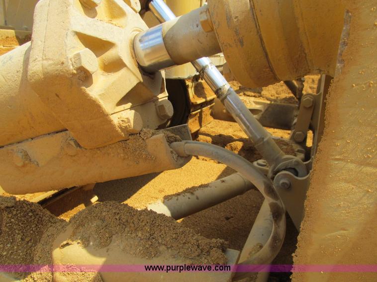 image for item E4967 1977 Caterpillar D9H dozer