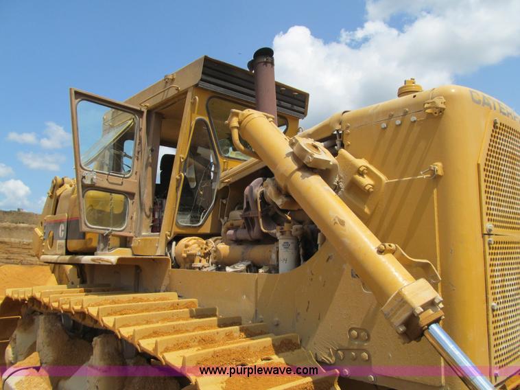 image for item E4967 1977 Caterpillar D9H dozer