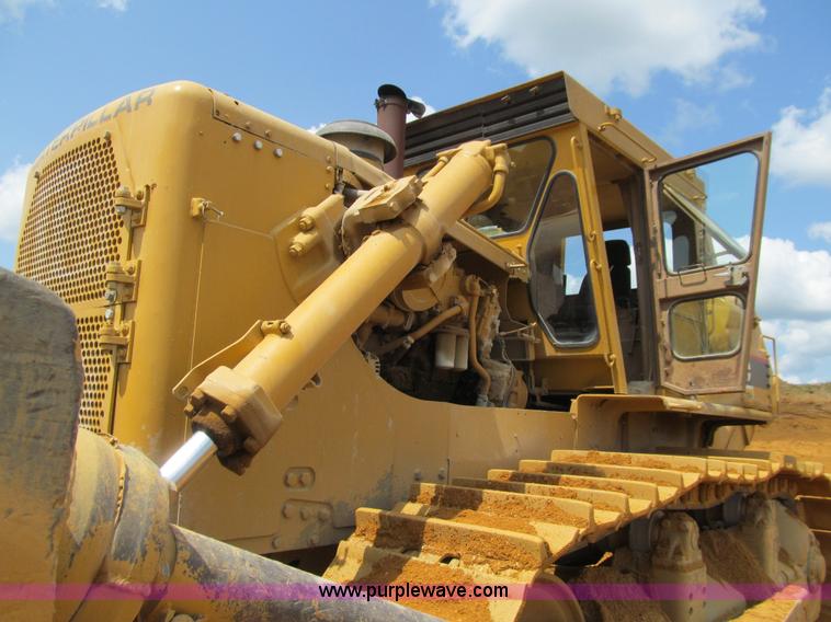 image for item E4967 1977 Caterpillar D9H dozer