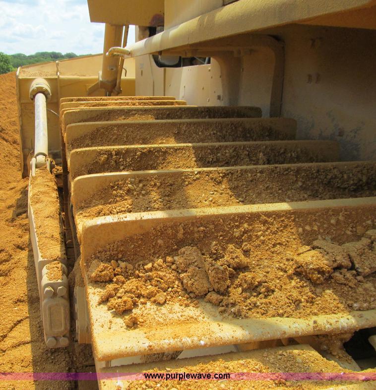 image for item E4967 1977 Caterpillar D9H dozer