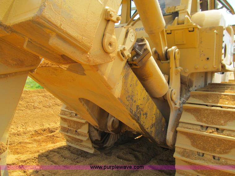 image for item E4967 1977 Caterpillar D9H dozer