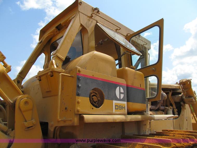 image for item E4967 1977 Caterpillar D9H dozer