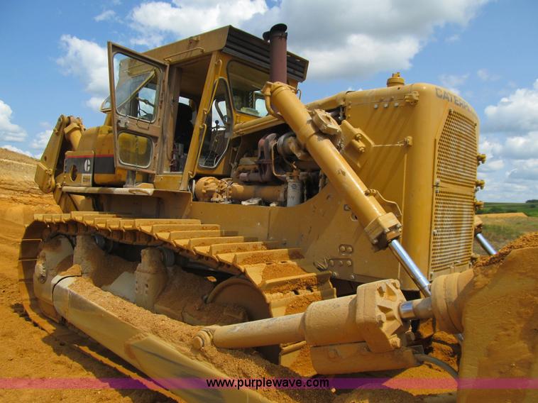image for item E4967 1977 Caterpillar D9H dozer