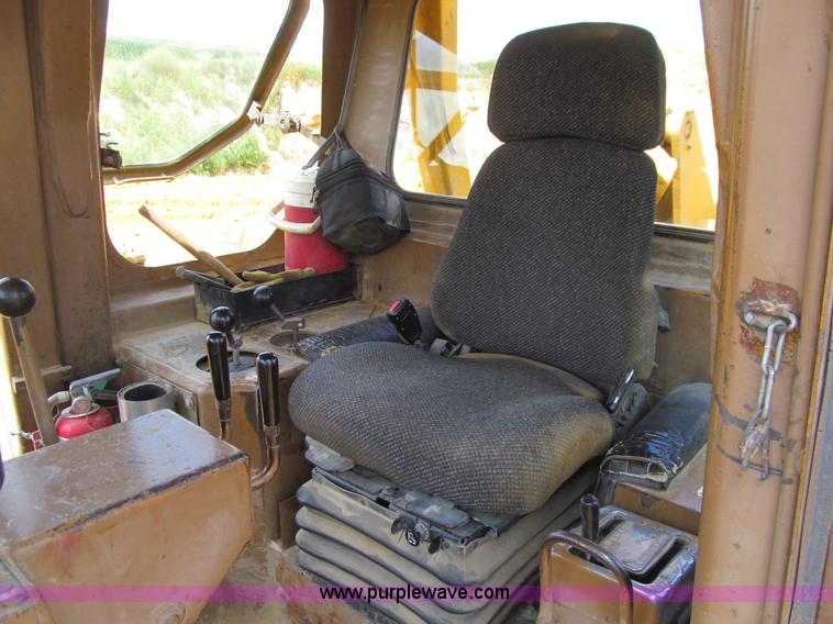 image for item E4967 1977 Caterpillar D9H dozer