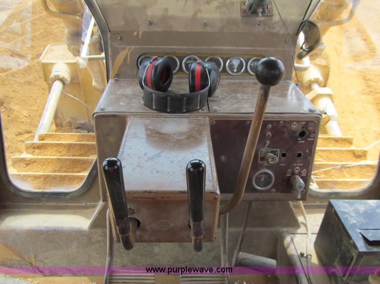 image for item E4967 1977 Caterpillar D9H dozer
