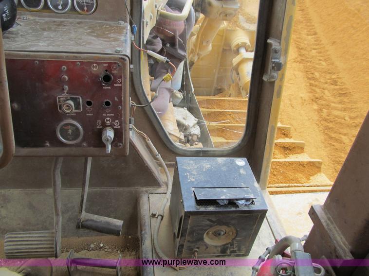 image for item E4967 1977 Caterpillar D9H dozer