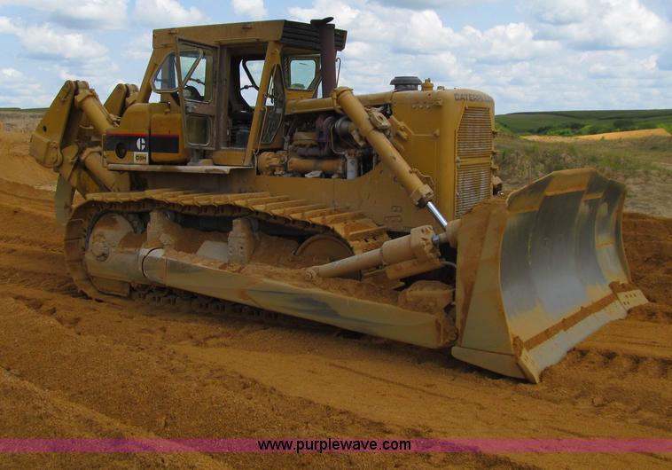 image for item E4967 1977 Caterpillar D9H dozer