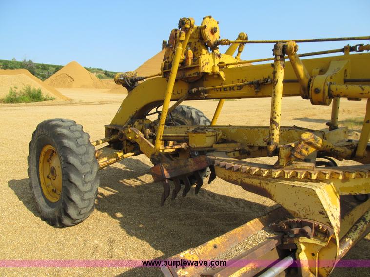 image for item E4974 1966 Allis-Chalmers M100B motor grader