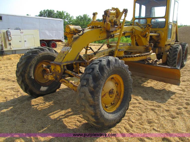 image for item E4974 1966 Allis-Chalmers M100B motor grader