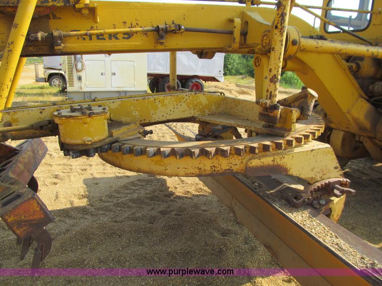 image for item E4974 1966 Allis-Chalmers M100B motor grader