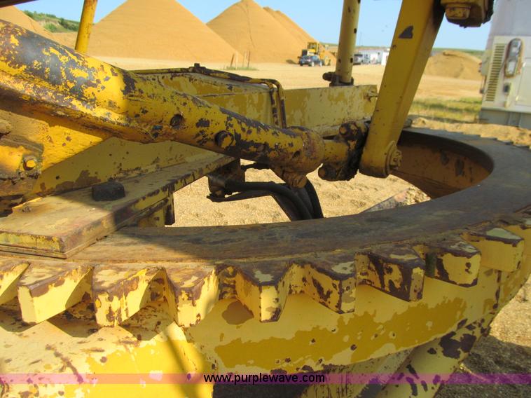 image for item E4974 1966 Allis-Chalmers M100B motor grader